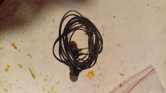 Fone de ouvido JBL com fio e microfone, P2, funcionando
