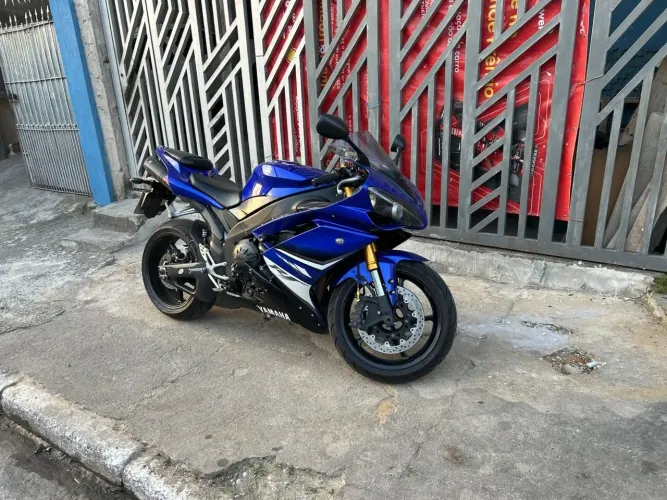 Moto muito bèm conservada toda revisada sem detalhes.