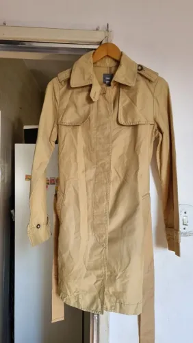 Sobretudo/trench coat feminino da GAP