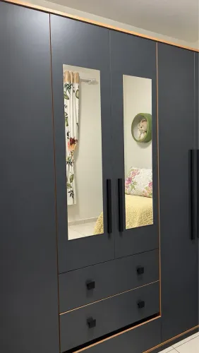 Guarda roupa 6 portas