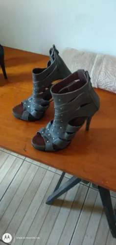 Salto alto 36 leva as duas por 20