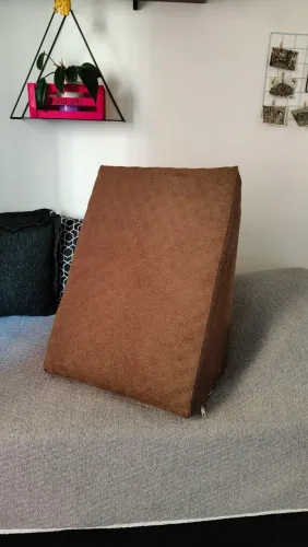 Almofada encosto cama marrom 