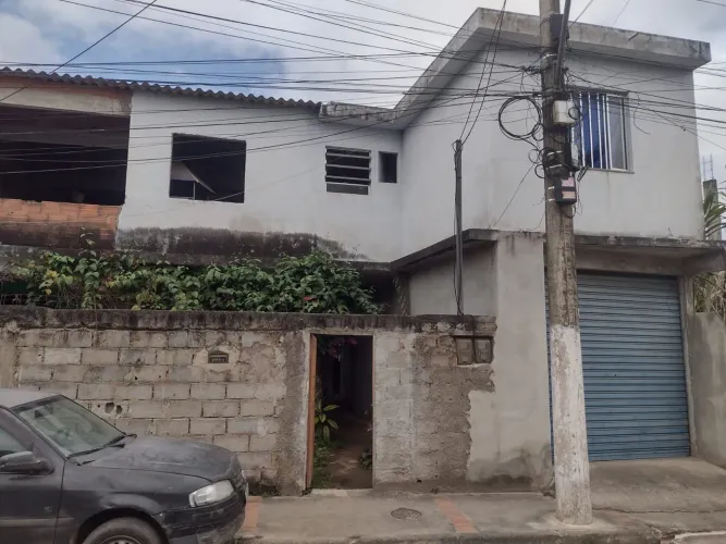 Vendo casa c/ 1 kitnet e 1 loja