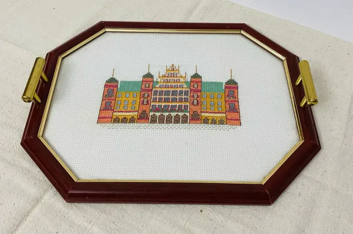 Bandeja Vintage Anos 80 Madeira Vidro E Bordado Palácio Europa
