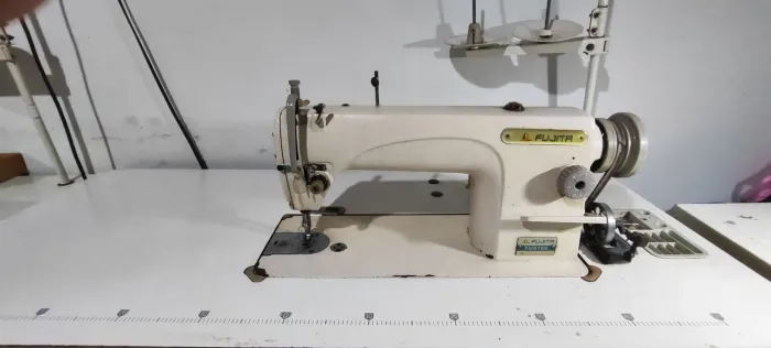 Maquina de costura RETA (FUJITA)