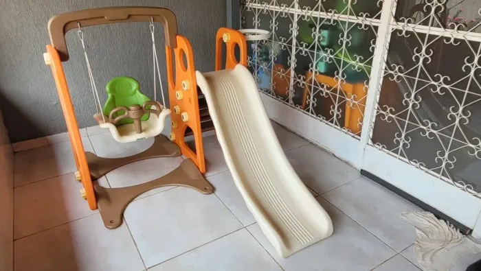 Playground (escorrega e balanço)