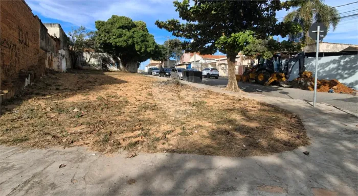Terreno de esquina à venda 380m. AV. Nogueira Padilha Sorocaba/SP
