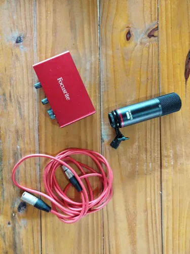 Kit Solo Studio Scarlett Focusrite 3ª geração - Interface e Microfone