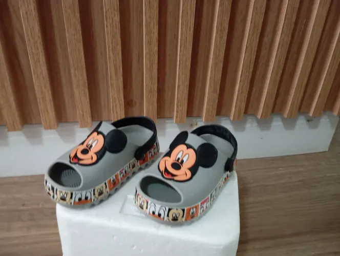Sandália Infantil Mickey Mouse - Tam 21 22 Estilo Crocs nova unissex