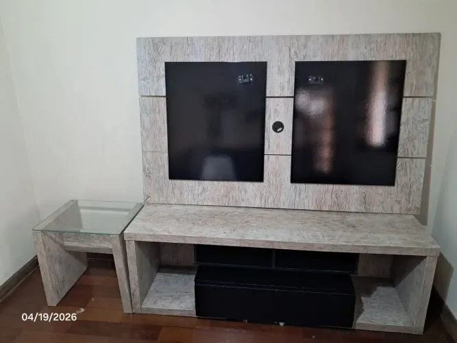 Oportunidade! Rack com Painel para TV + Mesa Lateral de Vidro por Excelente Preço