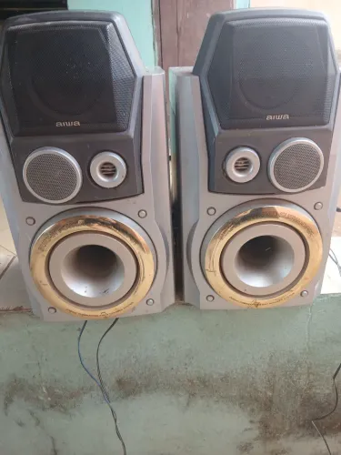 Caixa de som aiwa t99