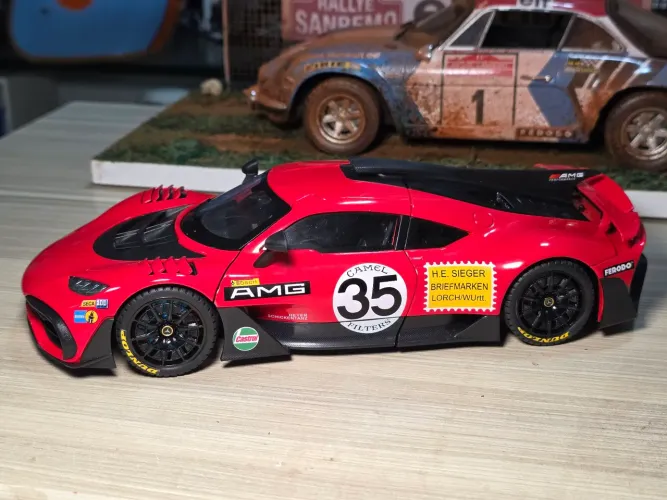 Miniatura 1:18 Mercedes Amg one Red pig rara #35 edição ivy custom