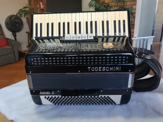 Acordeon Todeschini 120 baixos 