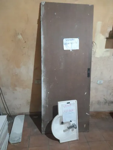 Vendo porta e pia R$70,00 reais