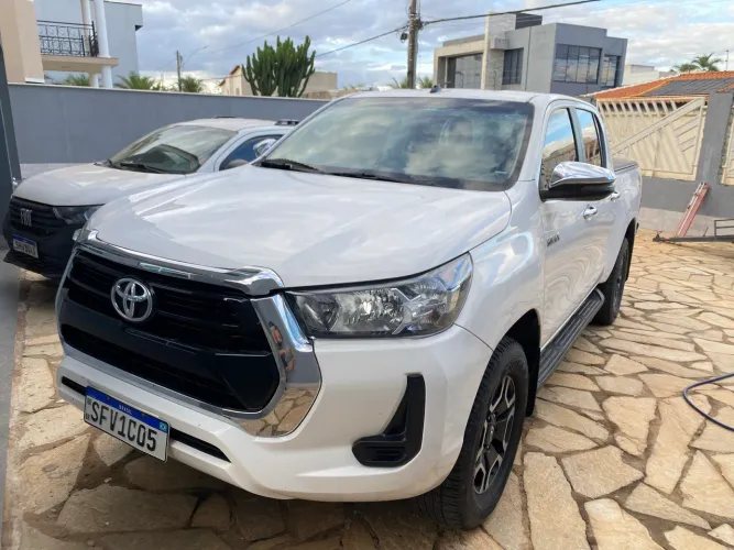 Toyota Hilux CD 4X4 2.8 Diesel Mec. 2023