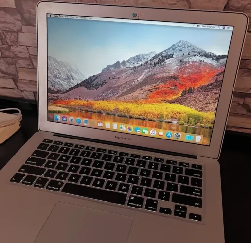 MACBOOK AIR