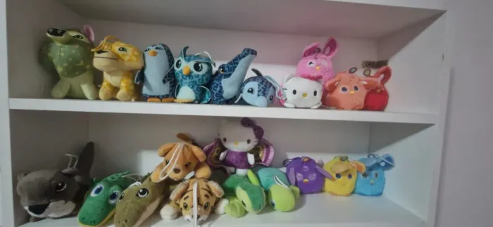 Prateleira com bichinhos