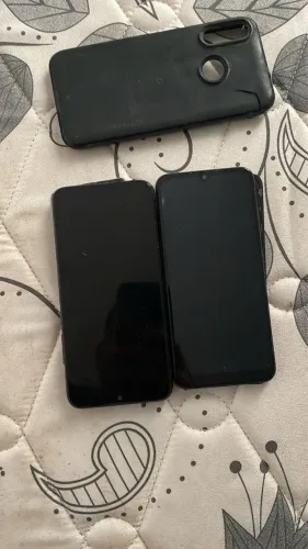 Celular quebrado  funcionando 