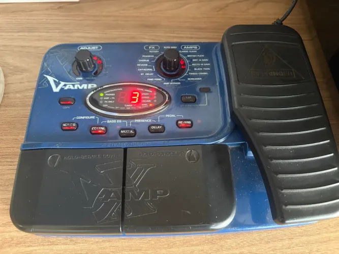 Pedaleira Behringer x-vamp LX1-X