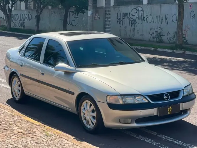 Chevrolet Vectra CD 2.2 16V / 2.0 16V Mec./aut. 1999