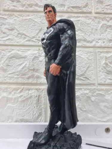 Boneco Resina Super Homem Black Colecionador 20cm