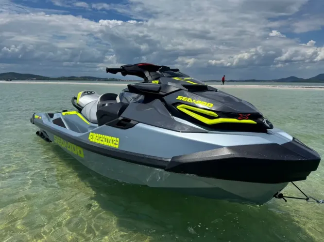 Jet ski 325 muito novo.