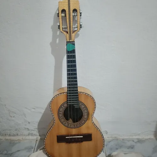 Cavaquinho em faya