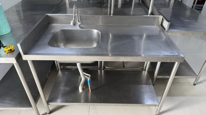 Bancada com Cuba em INOX REFRISUL 137x70x90 (Cuba 25px40x50)