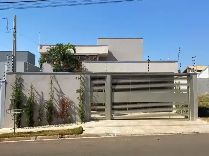 Casa à venda no Residencial Santa Regina 3 suítes