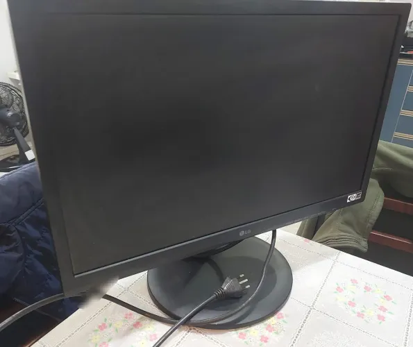 Monitor LG 22" funcionando perfeitamente