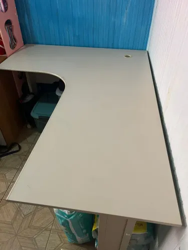 Mesa de escritório em L