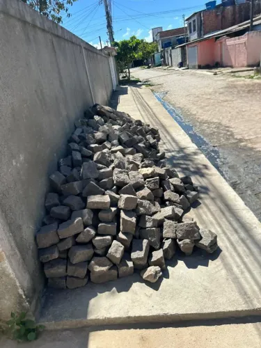 Vende-se, aceito propostas