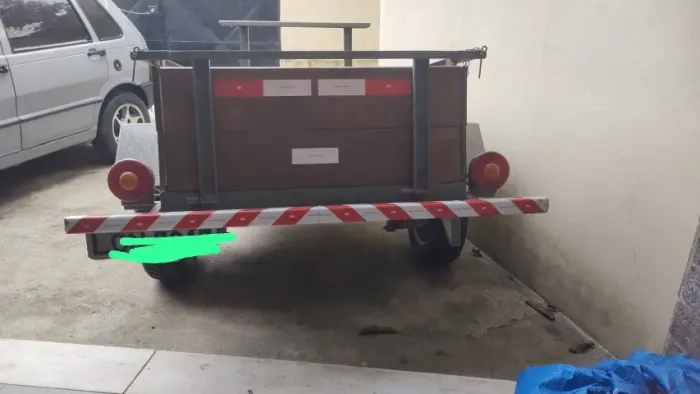 Carretinha Reboque para Carro - Estrutura Metálica e Laterais de Madeira