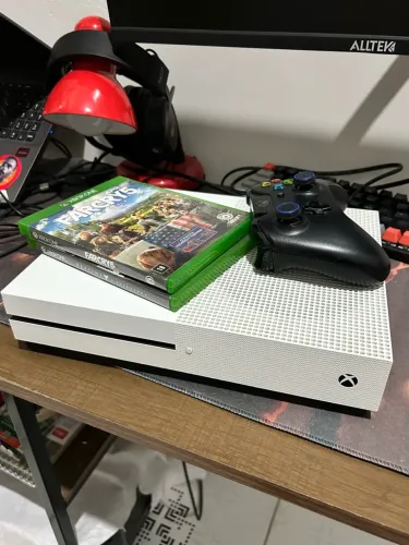 Xbox one S 1tb com 1 controle
