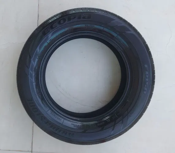 Pneu 185/65/15 Bridgestone ecopia.