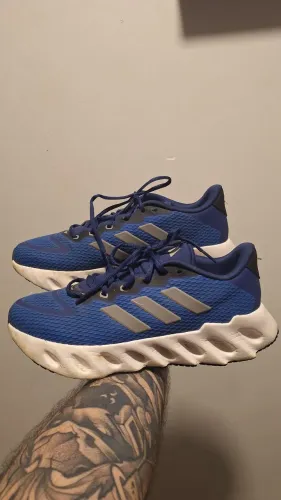 TENIS ADIDAS SWITCH RUN TAMANHO 40 BR (VENDA SÓ PRESENCIAL E NÃO ACEITO OFERTA)