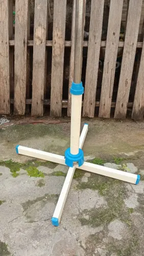Base para ventilador de pé.