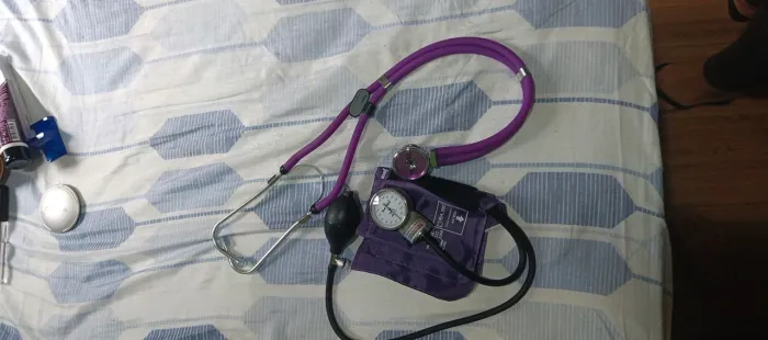 Kit esfignomanometro e estetoscópio