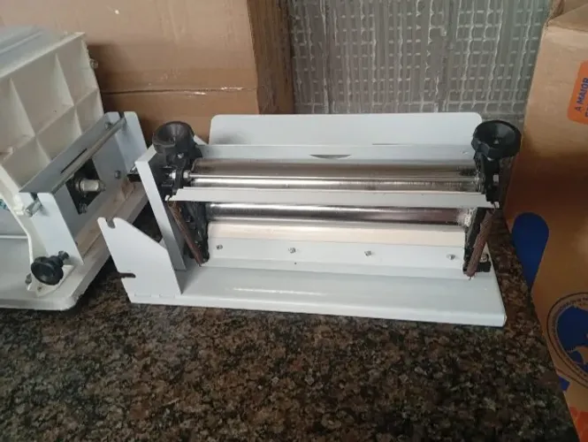 Máquina BRAESI Profissional Completa com Cilindro e Moedor semi-nova