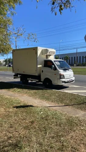 HR ano 2013/2014 com baú refrigerado