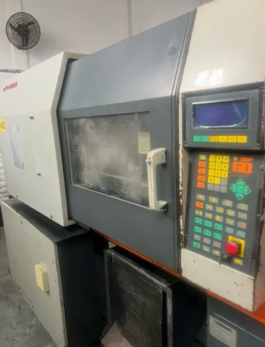 Máquina injetora Sandretto Sesa 65 toneladas