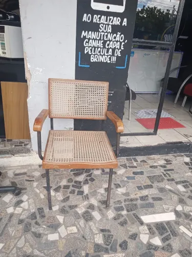 Vende se uma cadeira de palhinha toda original 