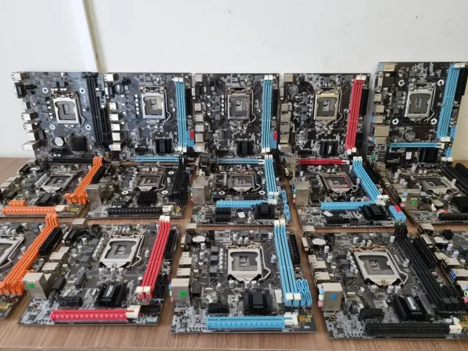 Lote com 15 Placas Mãe com Defeito - Socket 1155 e 1156 - Para Reparo ou Retirada de Peças