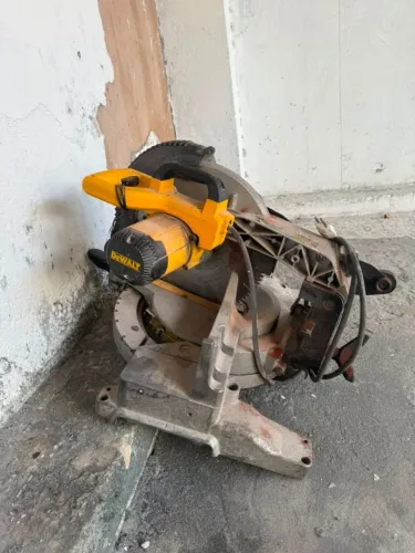 Serra Esquadria Dewalt Dw715-br 12pol 305mm 1600rpm (Usado)