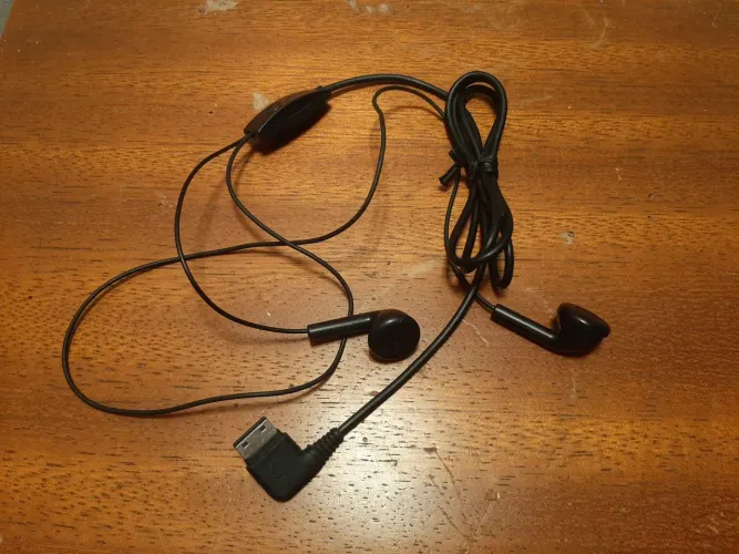 Fone de Ouvido Original Samsung Conector Proprietário 20 Pinos Antigo Preto<br><br>