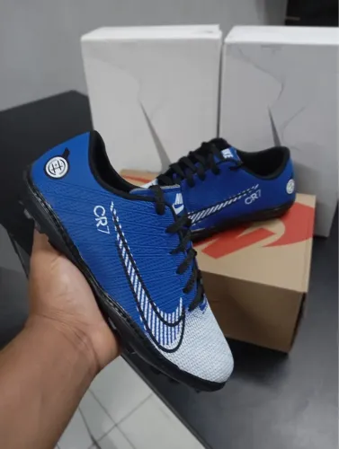 Chuteira society cr7