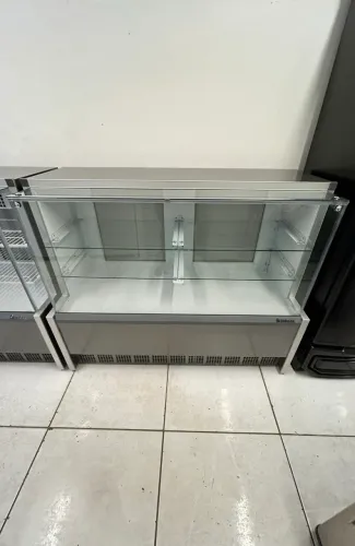 Vitrine neutra Gelopar de 1,40 m