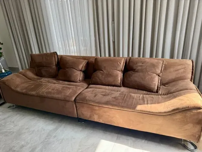 Sofá Marrom de Suede + Almofadas
