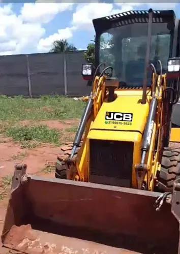 Mini retroescavadeira JCB 1CX cabinada 
