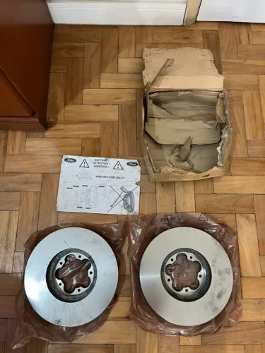 PAR DE DISCOS DE FREIO DIANTEIROS FORD TRANSIT 2008 A 2012